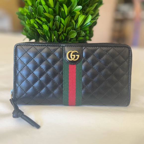 Gucci Handbags - Gucci Sherry line Continental wallet